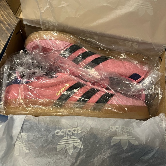 SOLD ELSEWHERE: Pink Adidas Gazelle, brand new in box! - Picture 9 of 12